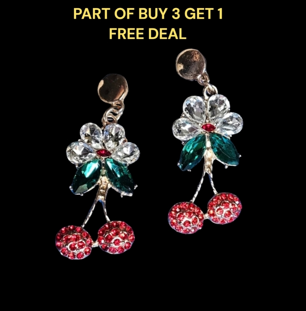 🍒Elegant Sparkling Cherry / Cherries dangle Earrings - NWOT🍒